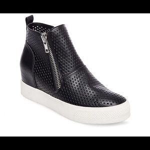 BNIB Steve Madden Wedgie-P black sneakers